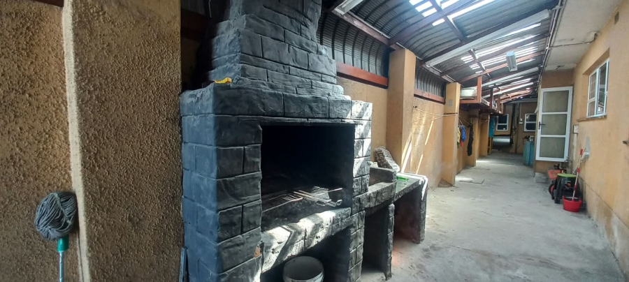 5 Bedroom Property for Sale in Belgravia Western Cape